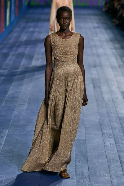 Look 49